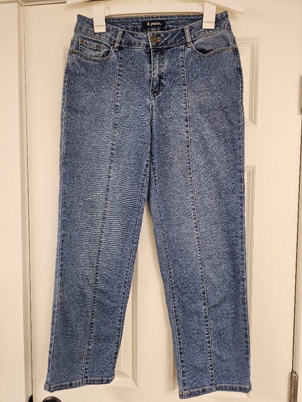 d.jeans Women's Straight Leg Ankle Jeans with front seam detailing, size 4
